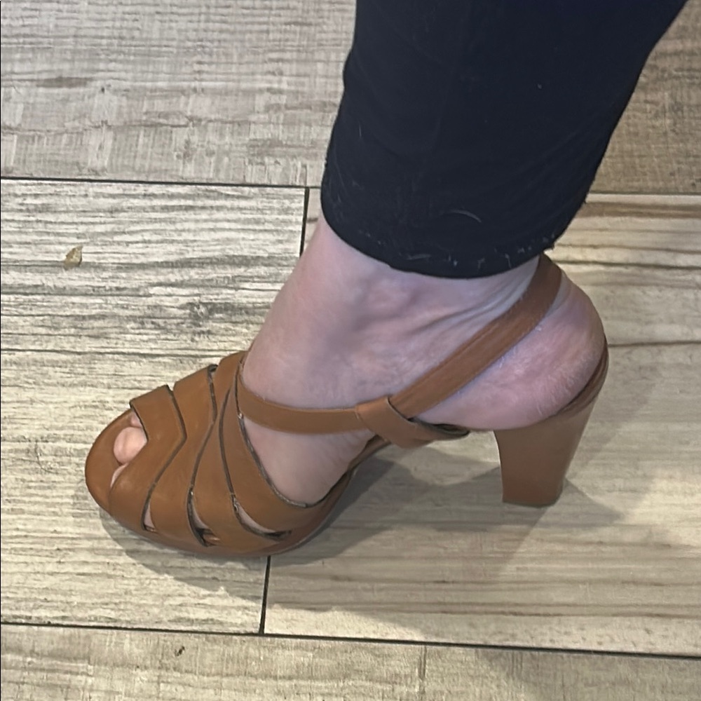 Ciao Bella Sophisticated Tan High Heels with Strappy Design Sz 7 - Picture 3 of 14